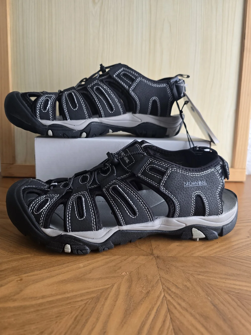Brown Oak black men’s